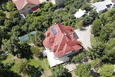Casă individuală cu 10 camere în Central