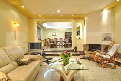 Casă cu 10 camere cu Teren 363 Mp în Democrației - 4