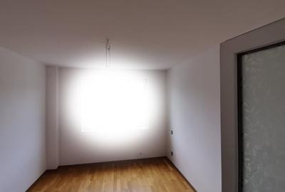 Ap. 3 camere semidecomandat, etaj 2, Piata Darmanesti - 1