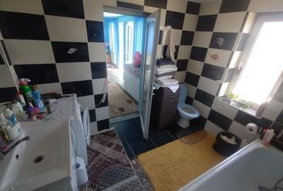 Casă cu 3 camere în Pecineaga - 1
