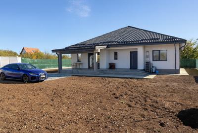 Casă individuală cu 4 camere cu Canalizare în Corbeanca