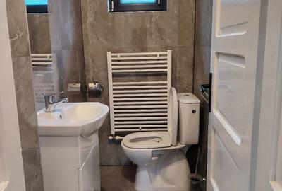 Casă cu Teren 275 Mp în Central - 1