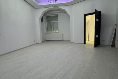10 Minute Metrou Universitate | Apartament spațios de 101 mp | Parter Inalt - 2