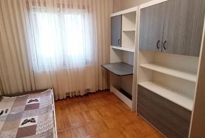 PROPRIETAR - Apartament 4 camere de inchiriat Piata Moldovei - Scoala 2 - 5