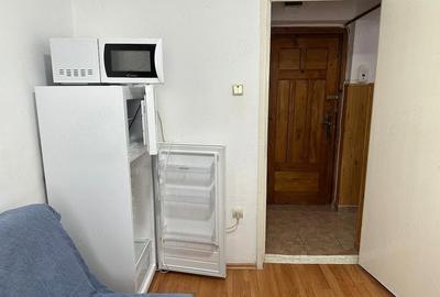 Apartament cu 3 camere semidecomandat în Central - 1