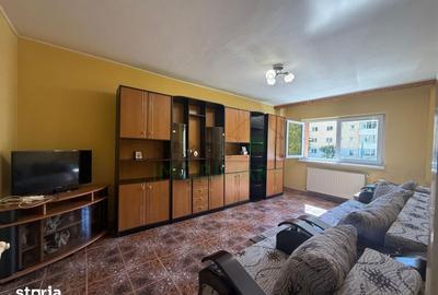 Apartament cu 3 camere decomandat în Tractorul - 1
