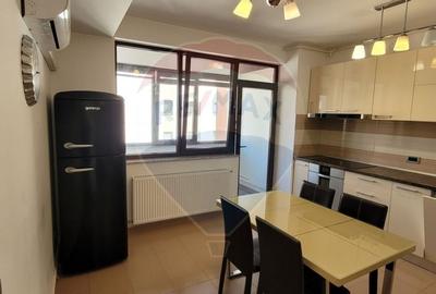 Apartament cu 3 camere semidecomandat, mobilat în Tractorul - 10