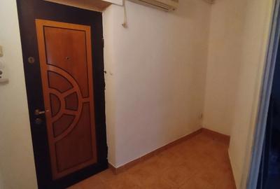 Particular vand apartament cu doua camere decomandat - 1