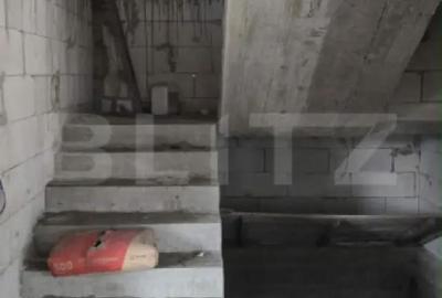 Casă cu 4 camere cu Teren 2460 Mp în Central - 1