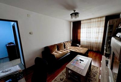 3 camere .. model decomandat ..  zona Lipovei .. etajul 3 - 2