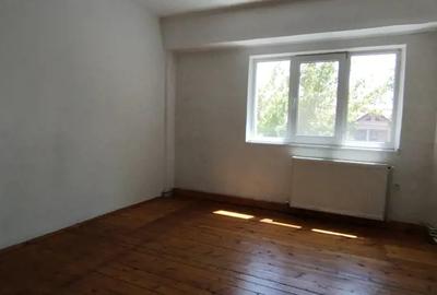 Apartament 3 camere, decomandat, etj 1; Micro 11; Certif. perf. energ.clasa A Pret negociabil. - 7