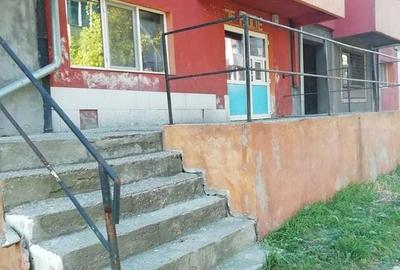 Apartament cu 3 camere decomandat în Petrila