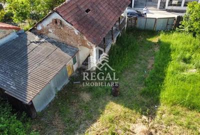 Casa de vanzare cu teren generos 2.500 mp - 1