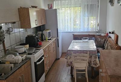 Casă cu 4 camere cu Teren 1800 Mp în Bulz - 6