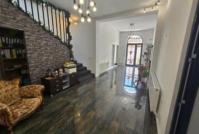 Casă cu 4 camere cu Teren 80 Mp în Central - 2