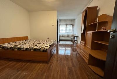 Vanzare garsoniera confort 1, pe strada 9 Mai, etajul 2 - 3