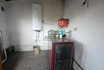 Casă cu 5 camere cu Garaj în Bujoreni - 7