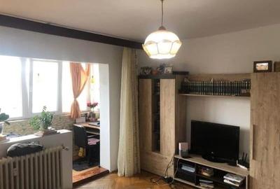 Ap 2 cam , zona Girocului,