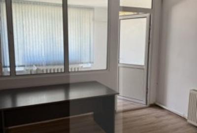 Spațiu comercial, de 300 mp, în Central - 3