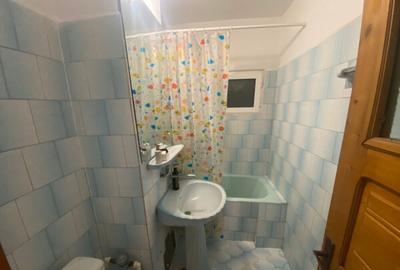 Apartament cu 4 camere decomandat în Micro 3 - 4