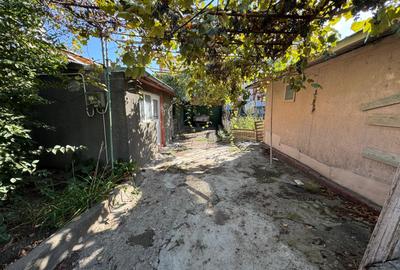 52.500 Euro- 293 m.p. teren si casa batraneasca in mun. Galati - 1