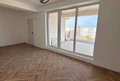 Apartament cu 3 camere decomandat în City Park Mall