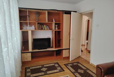Proprietar, vând apartament 2 camere decomandate, zona Narcisa - 8