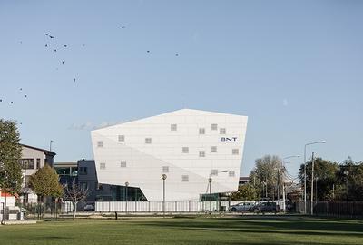 Cladire de birouri - arhitectura exceptionala! - 1