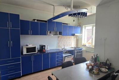 Spațiu comercial, de 327 mp, în Central - 4