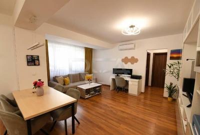 Apartament cu 2 camere decomandat, mobilat în Central