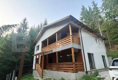 Casă cu 7 camere cu Teren 1170 Mp în Colibița - 1