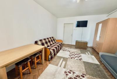 Garsoniera de inchiriat in zona Tractorul pe str 13 Decembrie 123,et 9/9 cu lift - 2