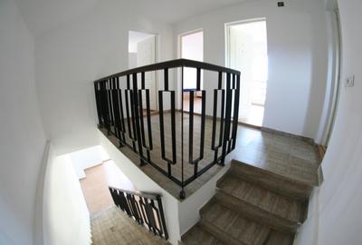 Casă individuală cu 4 camere cu Canalizare în Cristian - 11