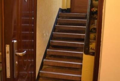 Timpuri Noi-apartament 3 camere in vila interbelica demisol/p 1,curte - 1