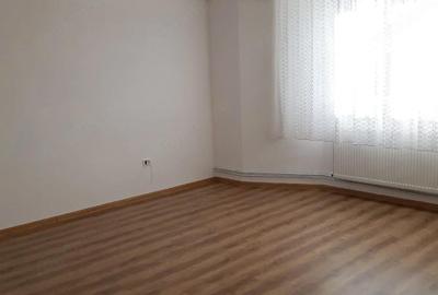 Casă cu 6 camere cu Teren 1400 Mp în Central - 8