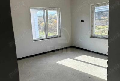 Casă cu 4 camere cu Teren 400 Mp în Luna - 2