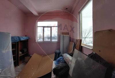 Casă cu 5 camere cu Teren 7531 Mp în Sacu - 14