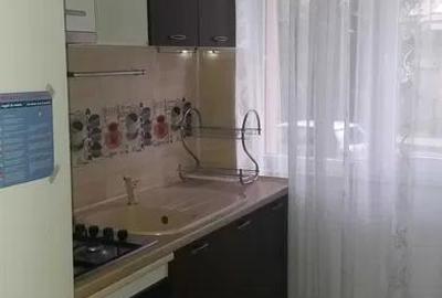 Apartament cu 3 camere semidecomandat în Central - 1