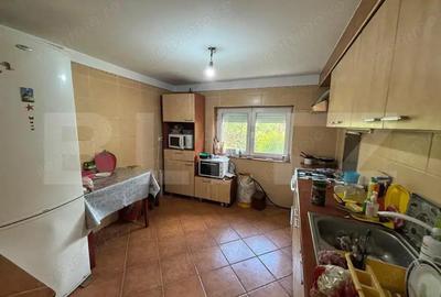 Vila de vanzare, cu 4 camere, 320 mp, zona ?uvi?a - 1