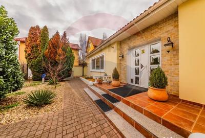 Casă cu 4 camere cu Teren 921 Mp în Subcetate - 1