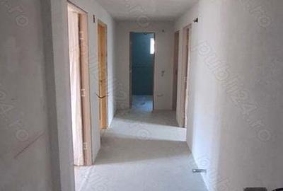 Casă cu 8 camere cu Teren 540 Mp în Poiana Țapului - 4
