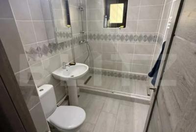 Apartament cu 5 camere decomandat în Micro 3 - 6