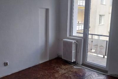 Apartament cu 4 camere decomandat în Central - 4