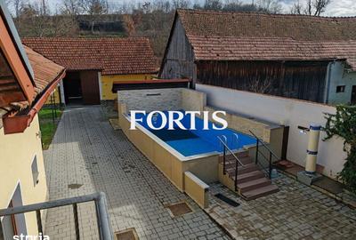 Casă cu 8 camere cu Teren 1600 Mp în Mândra - 2