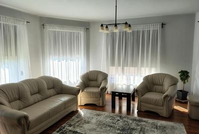 Casă cu 5 camere cu Teren 600 Mp în Central - 1