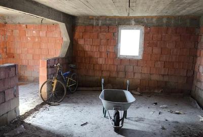 Casă cu Teren 1917 Mp în Nerău - 2