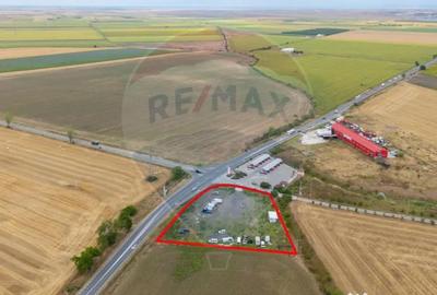 Teren de 4200 mp, în Central