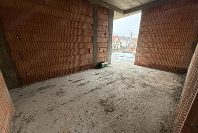 Casă cu Canalizare în Dumbrăvița