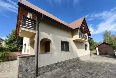 Casă cu 5 camere cu Teren 1500 Mp în Central
