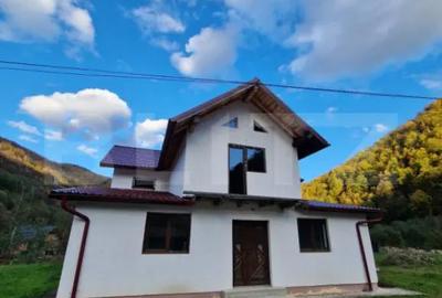 Casă cu 7 camere cu Canalizare în Mărișel - 1